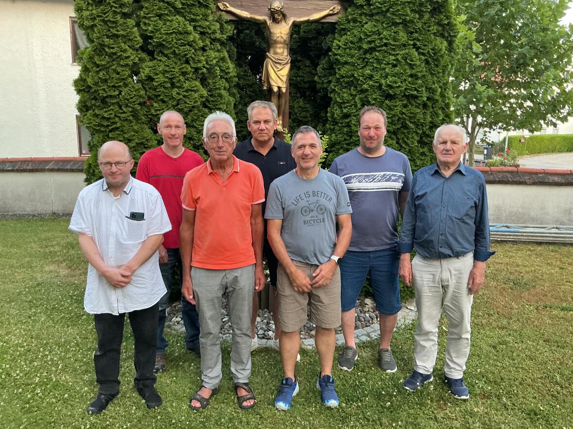 Gruppenbild der Personen der Kirchenverwaltung Prittriching